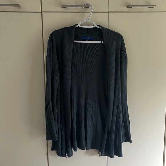 Ladies sweater - Picture 1 of 2